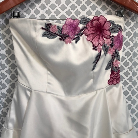 Ivory soft satin high low embroidered wedding - Picture 2 of 8